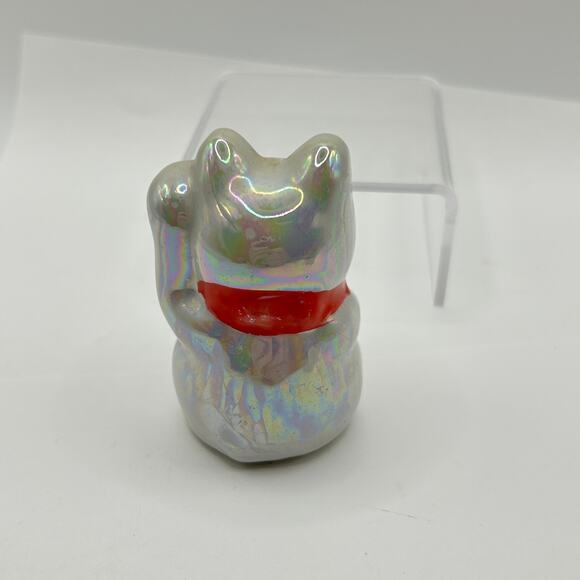 Small 2.5 in White iridescent Ceramic Maneki Neko Good Luck Cat with Gold Coin - Picture 6 of 7